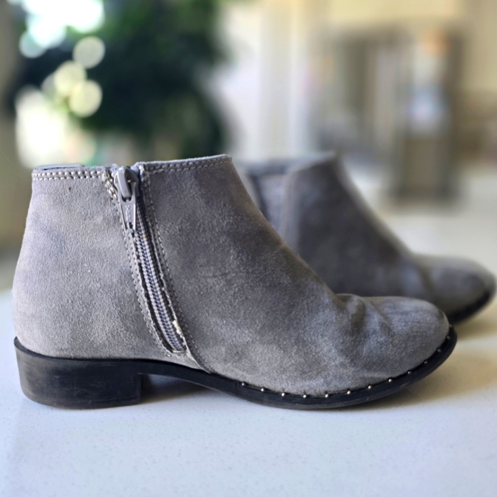 Girl booties (size 2)